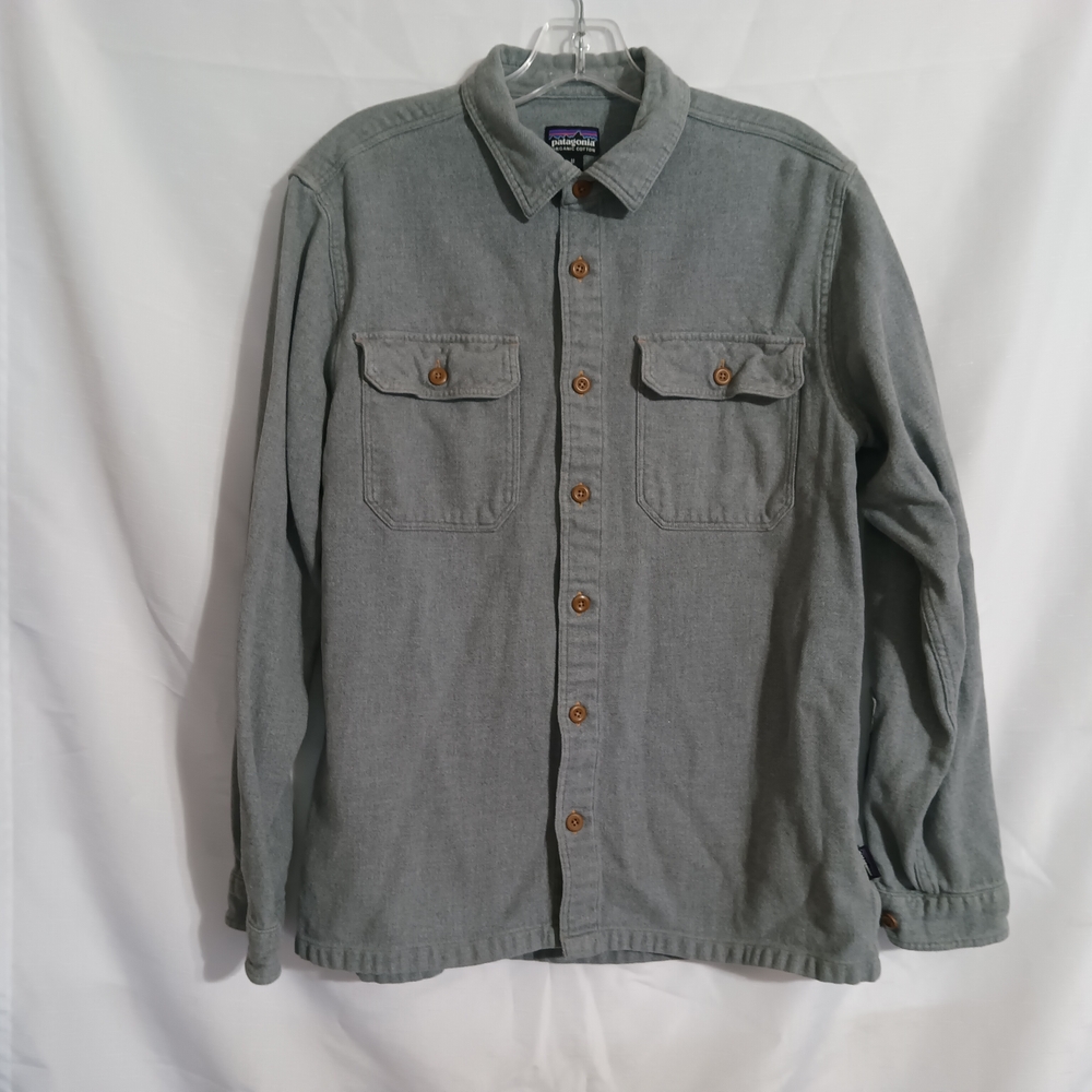 Patagonia Men's Gray Casual Button Down Shirt